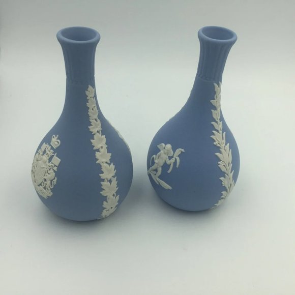 Wedgwood Pair of Jasperware 5 1/4" Cherubs Bud Blue Vase - Picture 2 of 4